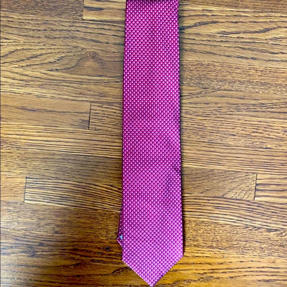 WH Belk neck tie 100% silk red and blue color